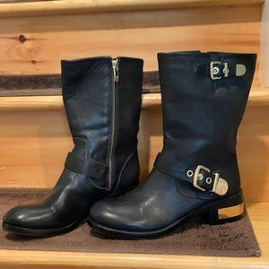 Women’s short boots